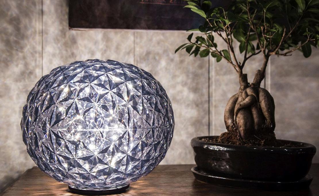Настольная лампа модель Planet Lampada da Tavolo от фабрики Kartell