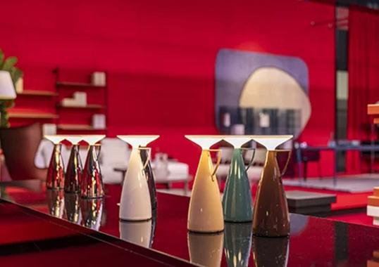 Настольная лампа модель Camomille Table Lamp - Portable от фабрики Kartell