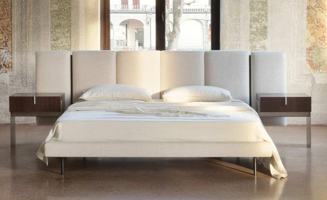 Двуспальная кровать модель CHELSEA фабрики Monography - дизайн Bernhardt & Vella