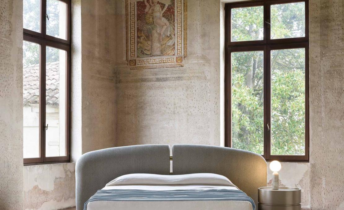 Двуспальная кровать модель HYDE PARK фабрики Monography - дизайн Bernhardt & Vella