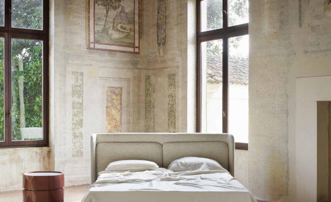 Двуспальная кровать модель SOHO фабрики Monography - дизайн Bernhardt & Vella