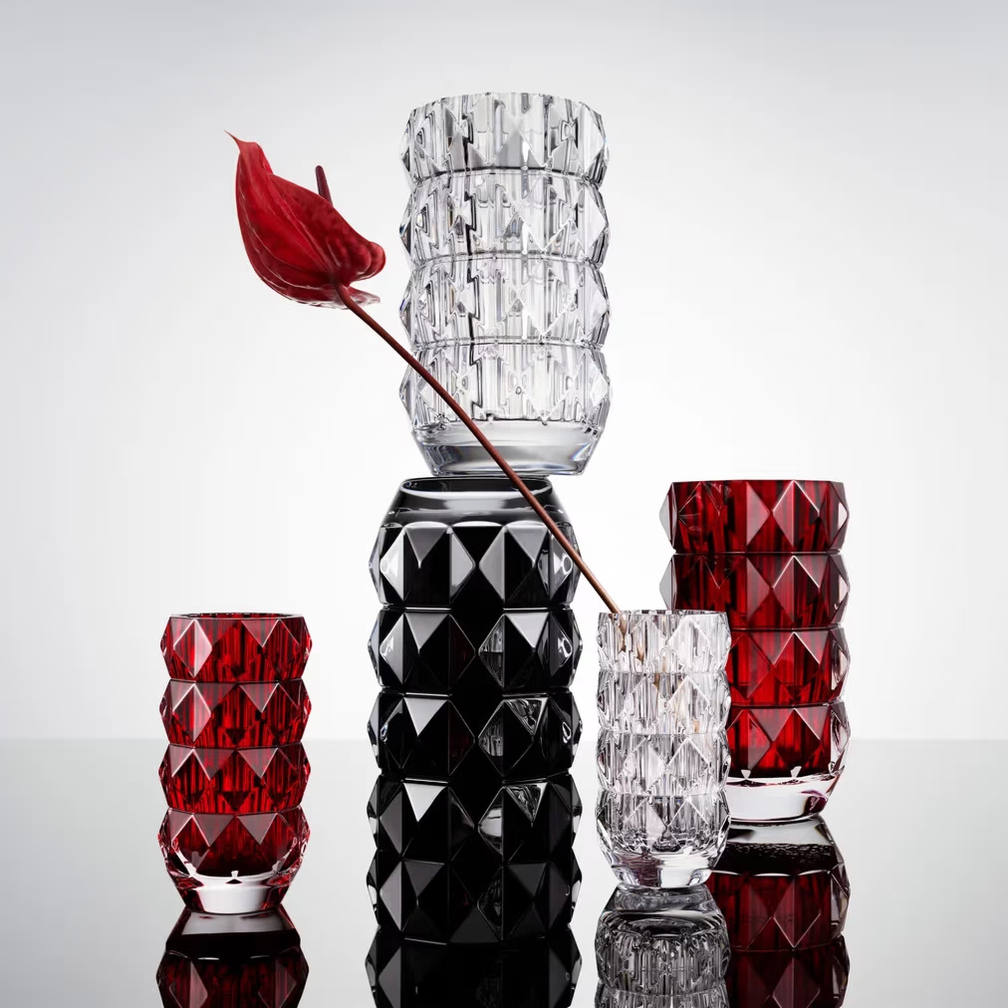 Ваза модель Louxor Round Vase M фабрики Baccarat - дизайн Thomas Bastide