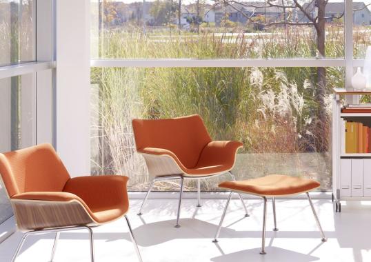 Кресло модель Swoop Lounge Chair от фабрики Herman Miller