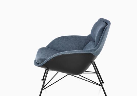 Кресло модель Striad Lounge Chair and Ottoman от фабрики Herman Miller