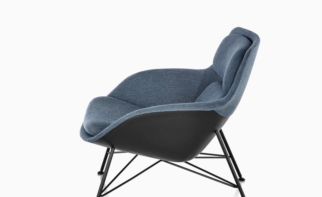 Кресло модель Striad Lounge Chair and Ottoman от фабрики Herman Miller