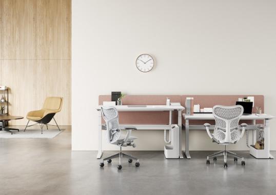 Кресло модель Striad Lounge Chair and Ottoman от фабрики Herman Miller