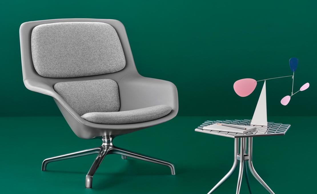 Кресло модель Striad Lounge Chair and Ottoman от фабрики Herman Miller