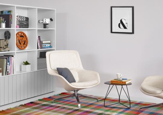 Кресло модель Striad Lounge Chair and Ottoman от фабрики Herman Miller