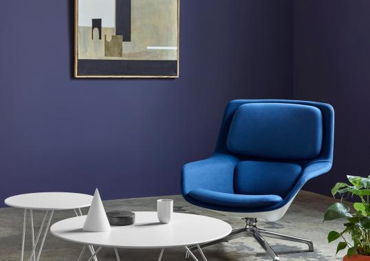 Кресло модель Striad Lounge Chair and Ottoman от фабрики Herman Miller