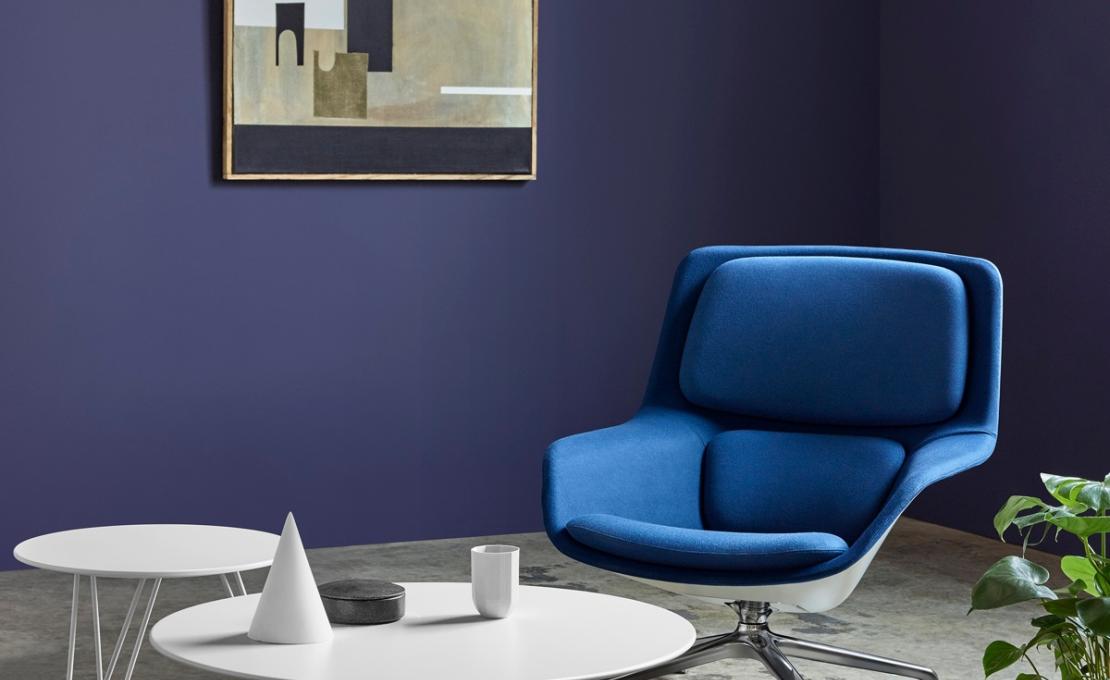 Кресло модель Striad Lounge Chair and Ottoman от фабрики Herman Miller