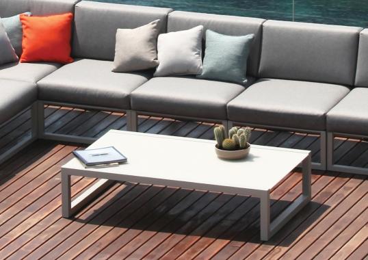 Уличный стол от фабрики Royal Botania модель NINIX-LOW TABLE