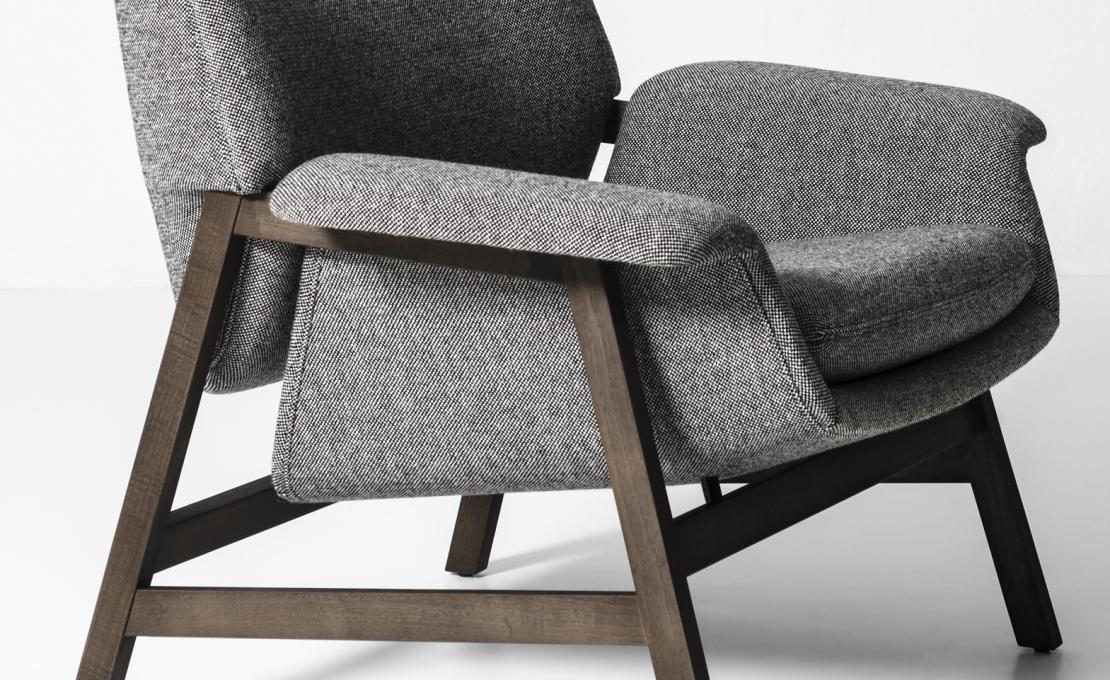 Кресло от фабрики Tacchini модель OAGN84/ARM