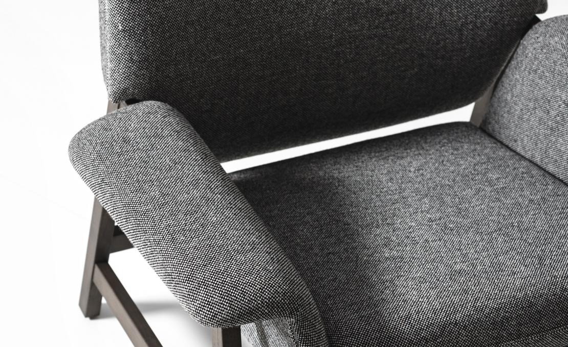 Кресло от фабрики Tacchini модель OAGN84/ARM