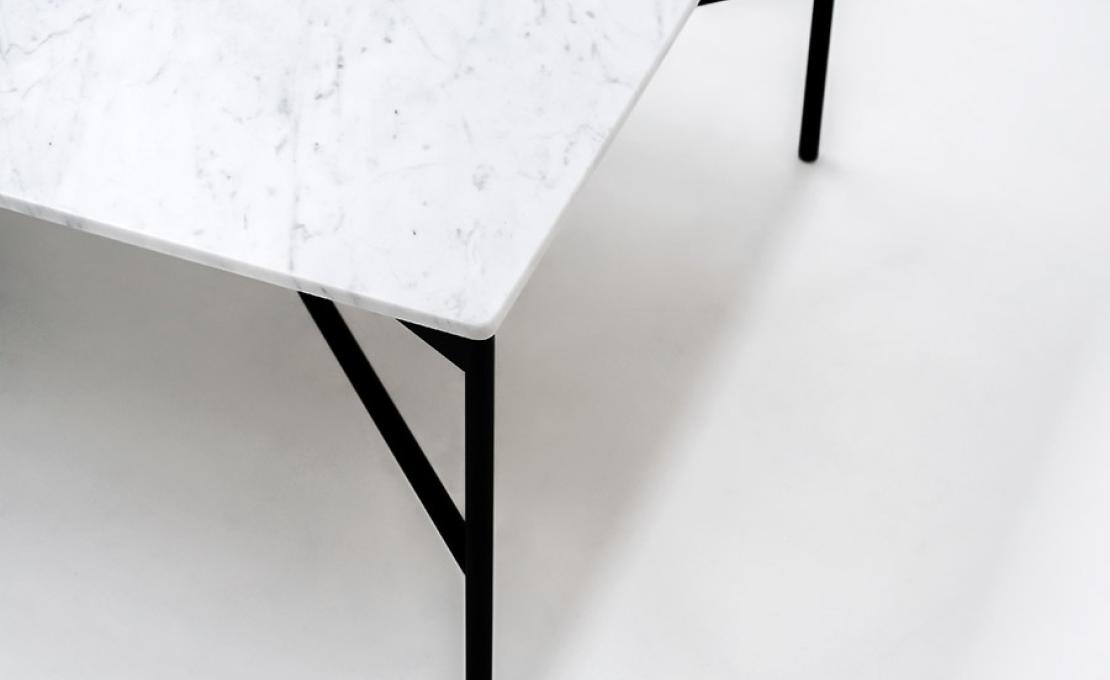 Журнальный столик от фабрики Tacchini модель 1CHIL/COFFEETABLE