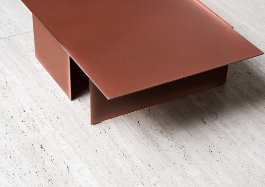 Журнальный столик от фабрики Tacchini модель EDAZE/LOWTABLE