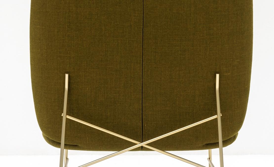 Кресло от фабрики Tacchini модель OKELH104/ARM