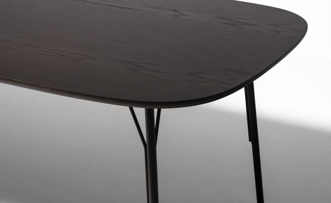 Стол от фабрики Tacchini модель 1KELTWE/TABLE