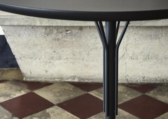 Стол от фабрики Tacchini модель 1KELT/TABLE