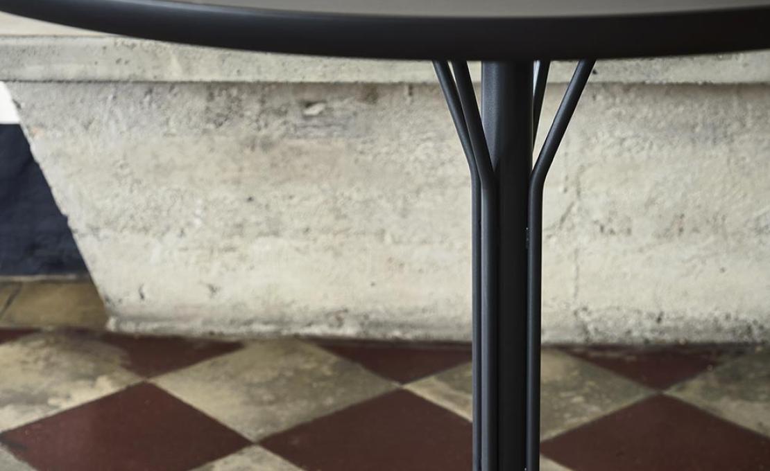 Стол от фабрики Tacchini модель 1KELT/TABLE