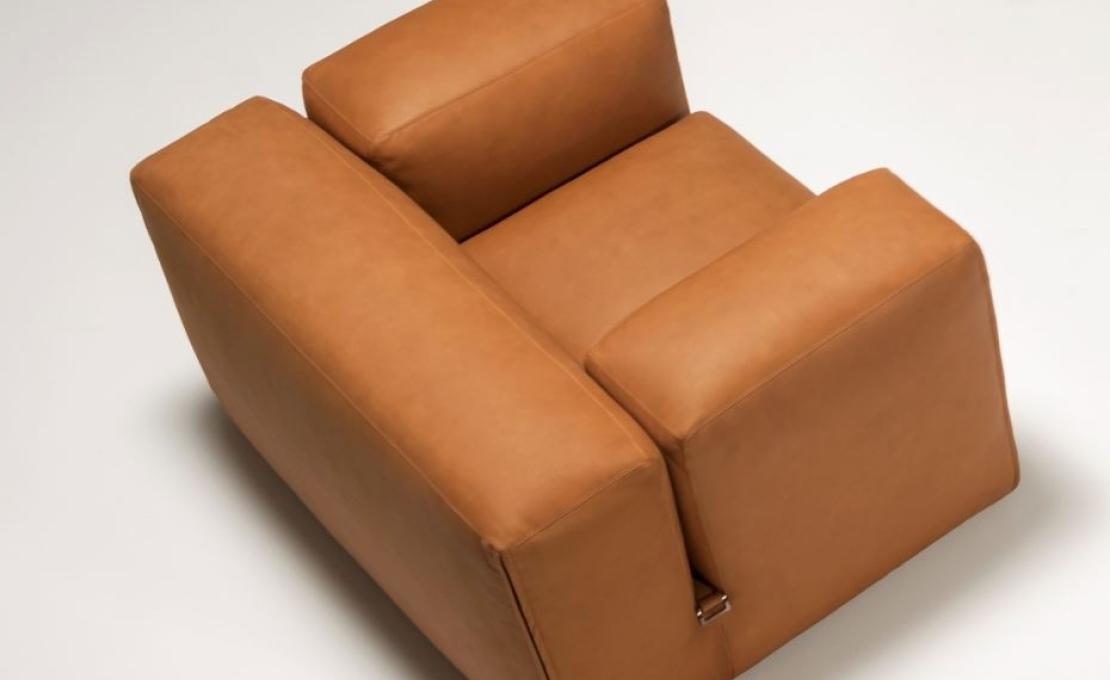 Кресло от фабрики Tacchini модель OLEMA120