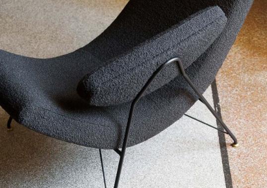 Кресло от фабрики Tacchini модель OREV104/ARM