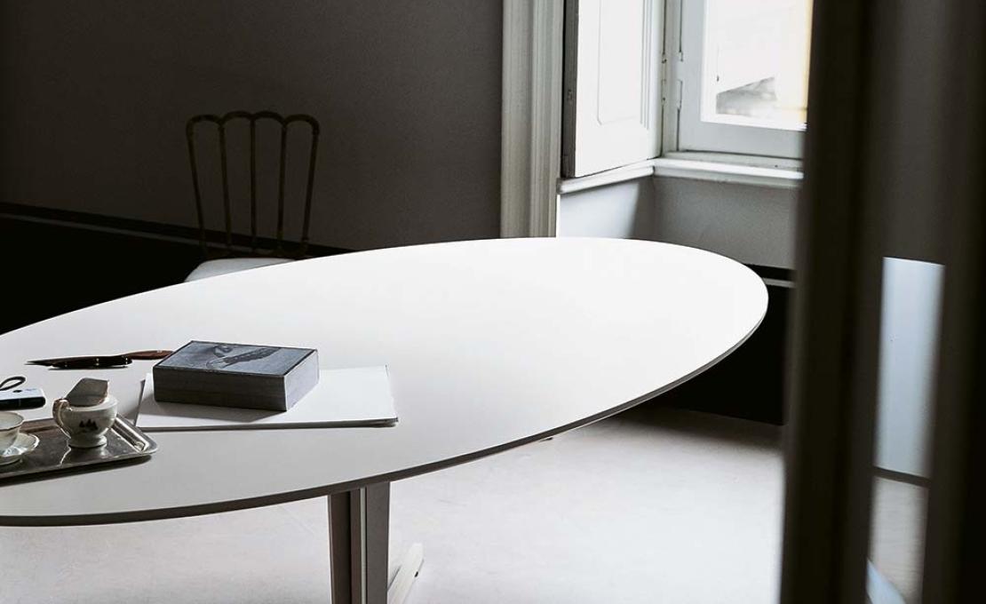 Стол от фабрики Tacchini модель 1SPLI/TABLE