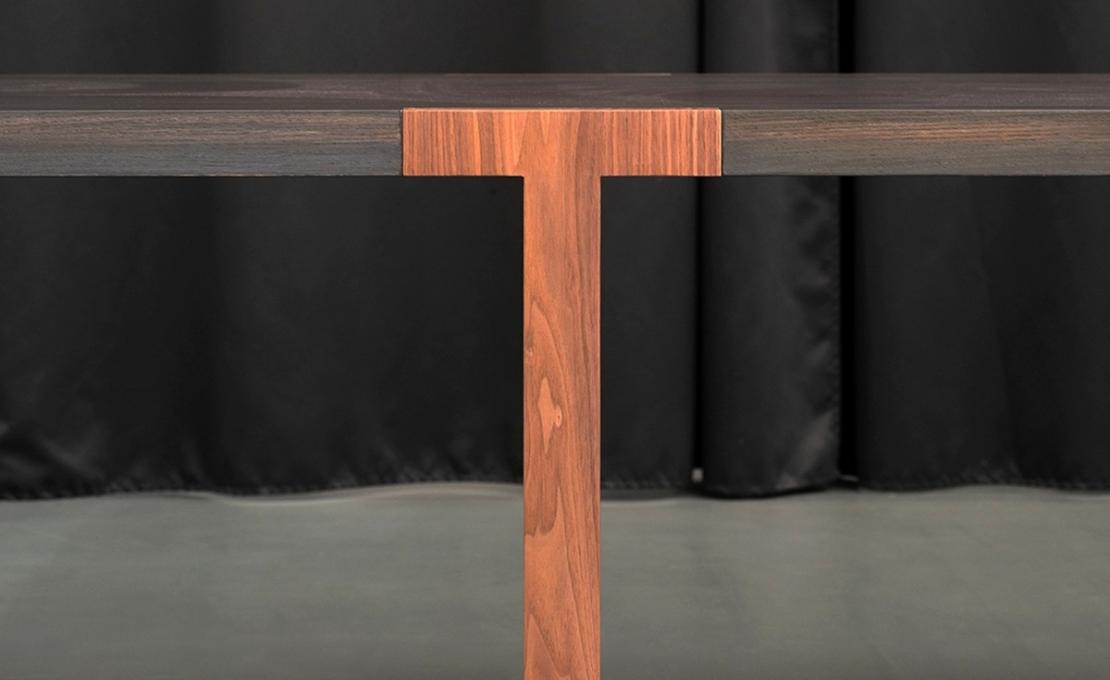 Стол от фабрики Tacchini модель 1TTA/TTABLE