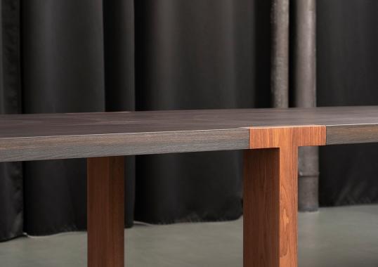 Стол от фабрики Tacchini модель 1TTA/TTABLE