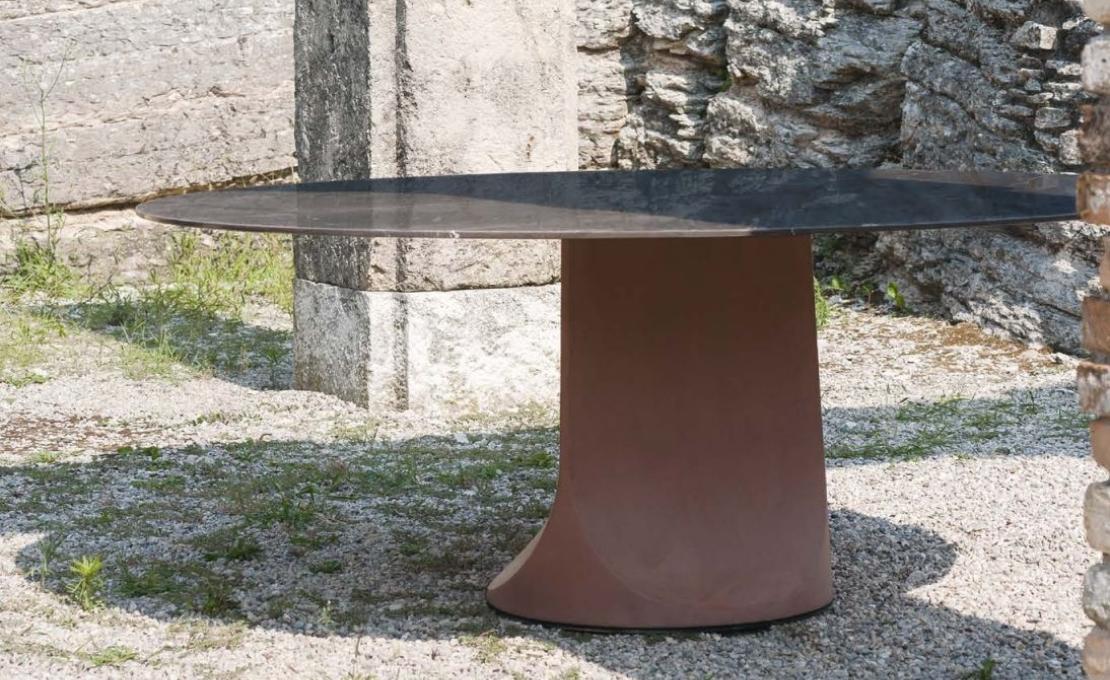 Стол от фабрики Tacchini модель 1TOGLARGE/TABLE