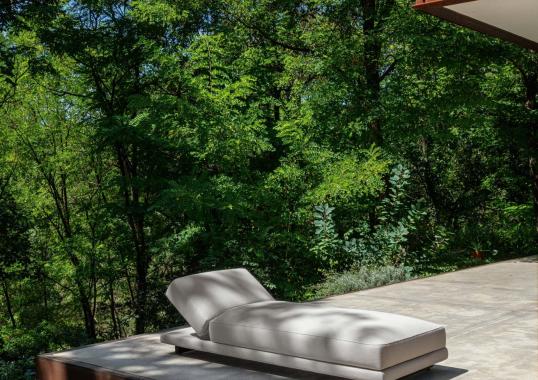 Шезлонг уличныйот фабрики Talenti модель ARGO WOOD SUNBED