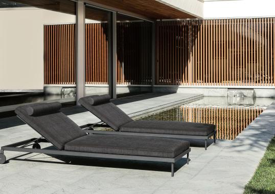 Шезлонг уличныйот фабрики Talenti модель CLEO SOFT ALU SUN LOUNGER