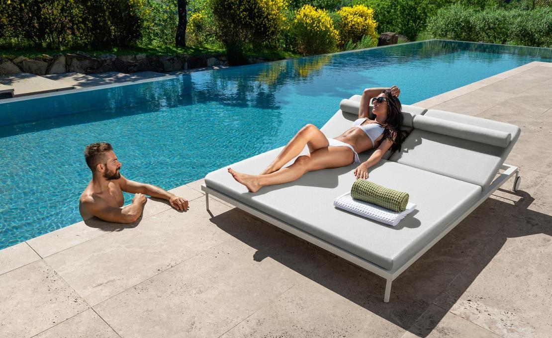 Шезлонг уличныйот фабрики Talenti модель CLEO SOFT ALU SUN LOUNGER