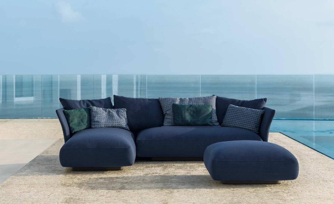 Уличный диван от фабрики Talenti модель CLIFF FABRIC SOFA