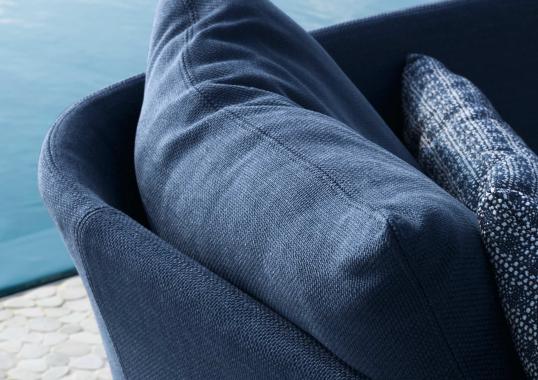 Уличный диван от фабрики Talenti модель CLIFF FABRIC SOFA