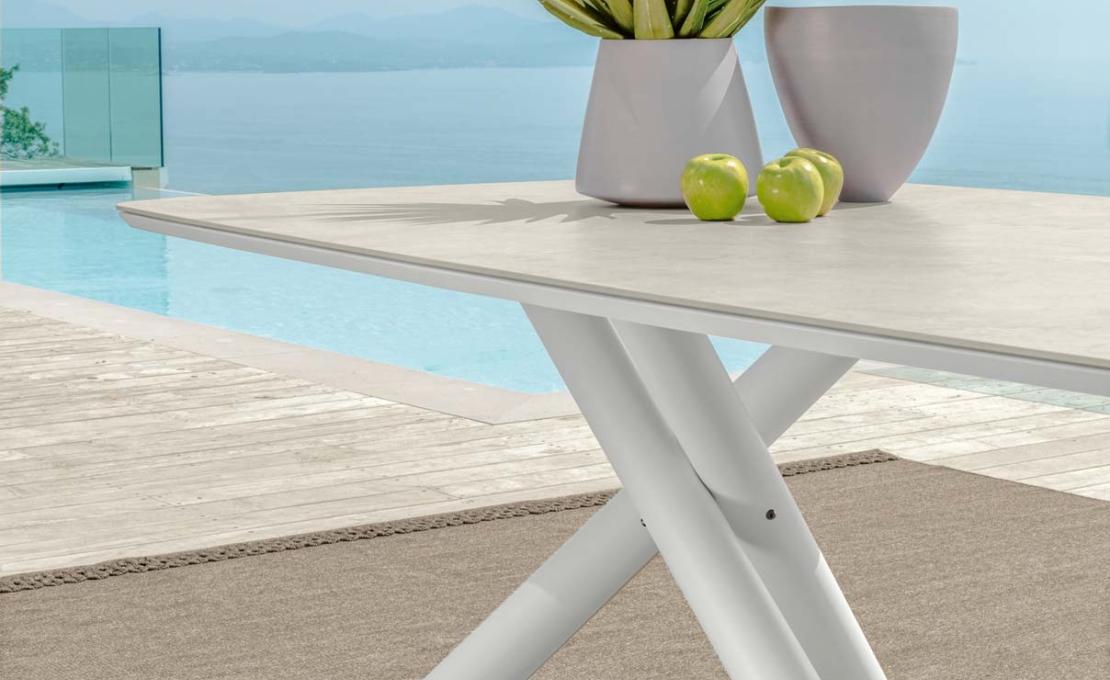 Уличный стол от фабрики Talenti модель Coral Table