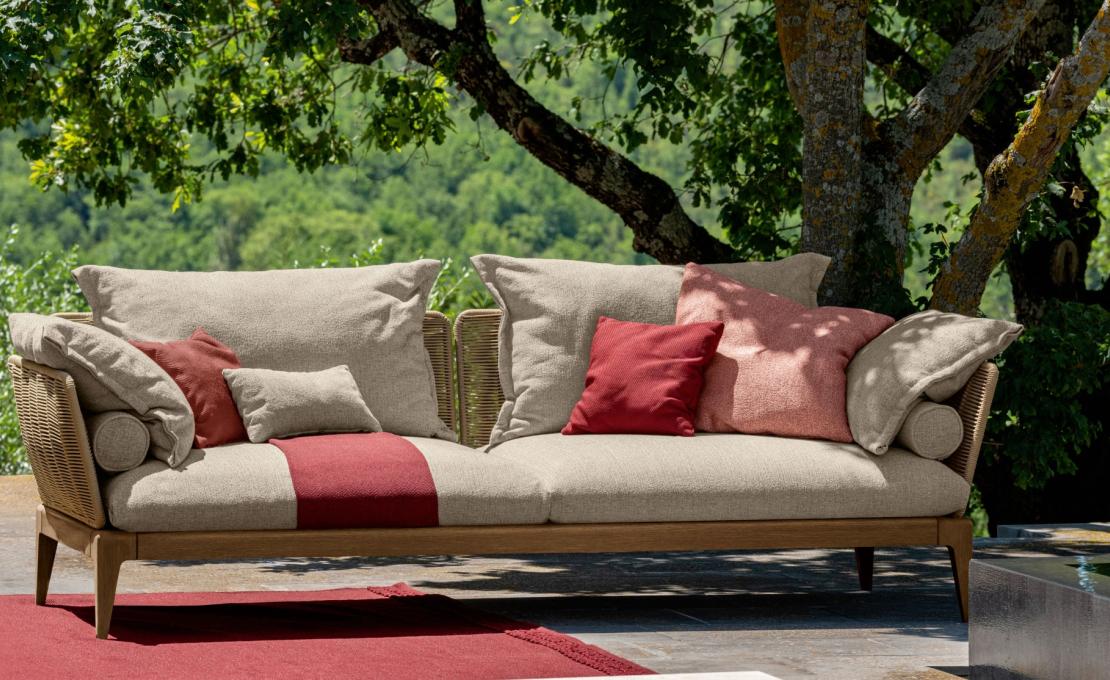 Уличный диван от фабрики Talenti модель CRUISE TEAK SOFA