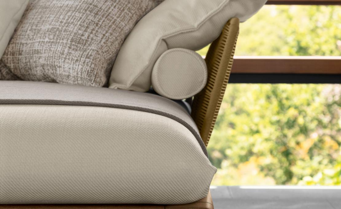 Уличный диван от фабрики Talenti модель CRUISE TEAK SOFA