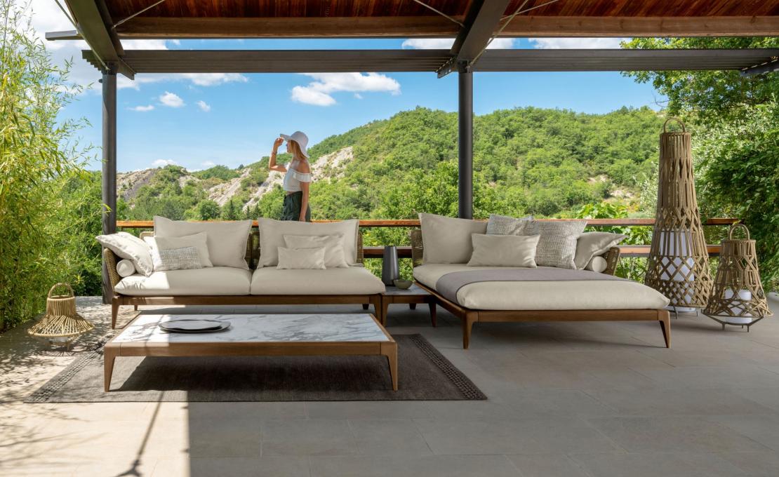 Уличный диван от фабрики Talenti модель CRUISE TEAK MODULAR SOFA