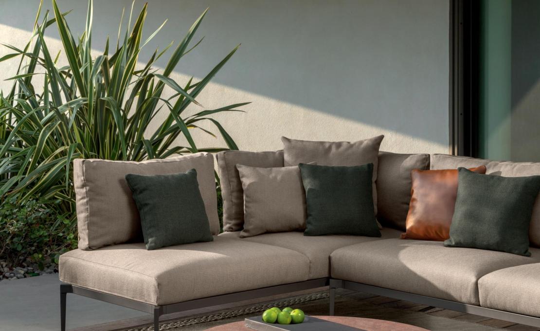 Уличный диван от фабрики Talenti модель LEAF MODULAR SOFA