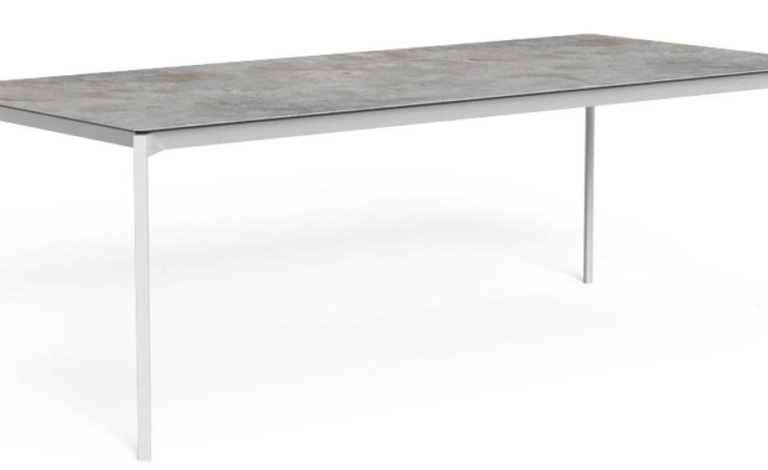 Уличный стол от фабрики Talenti модель LEAF TABLE