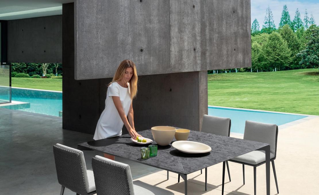 Уличный стол от фабрики Talenti модель LEAF TABLE