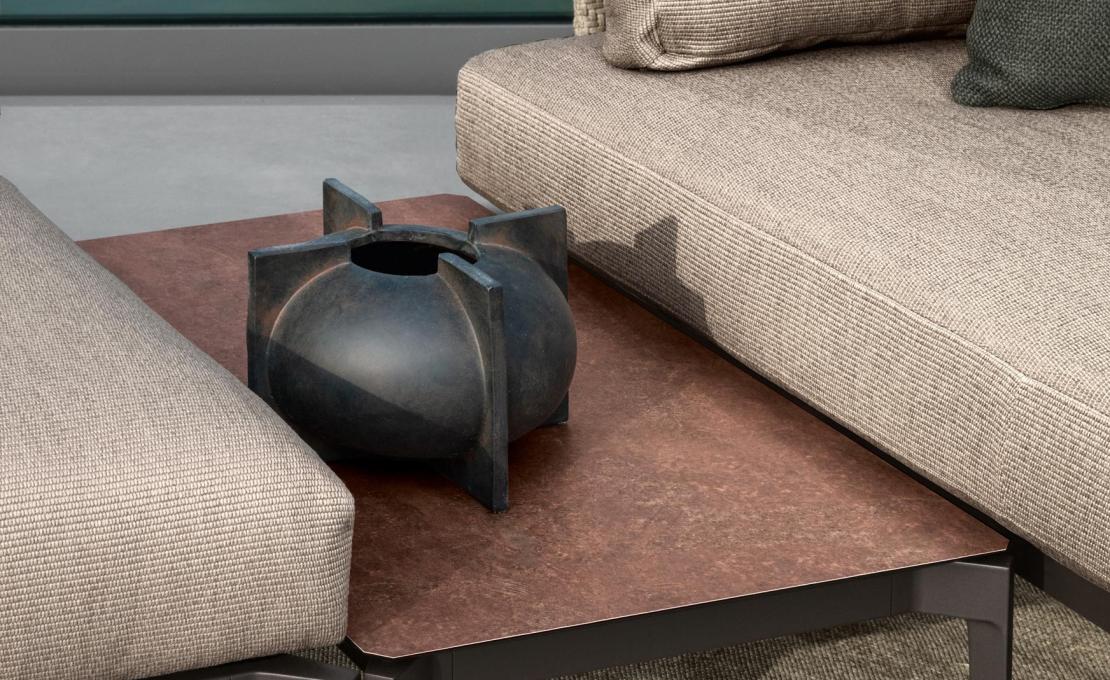 Уличный диван от фабрики Talenti модель LEAF MODULAR SOFA