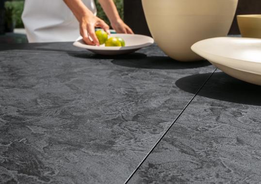 Уличный стол от фабрики Talenti модель LEAF TABLE
