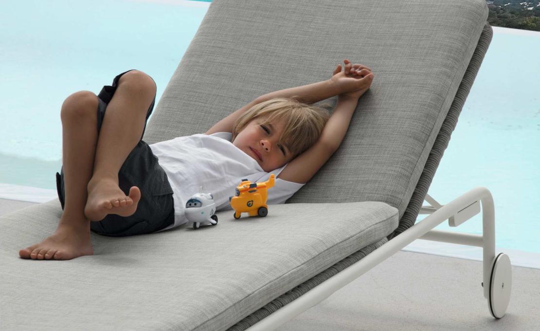 Шезлонг уличныйот фабрики Talenti модель MOON ALU SUN LOUNGER