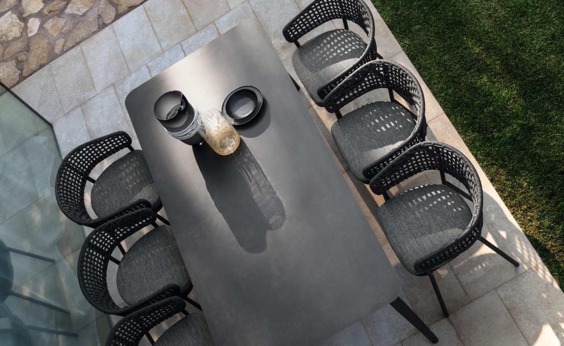 Уличный стол от фабрики Talenti модель MOON ALU DINING TABLE