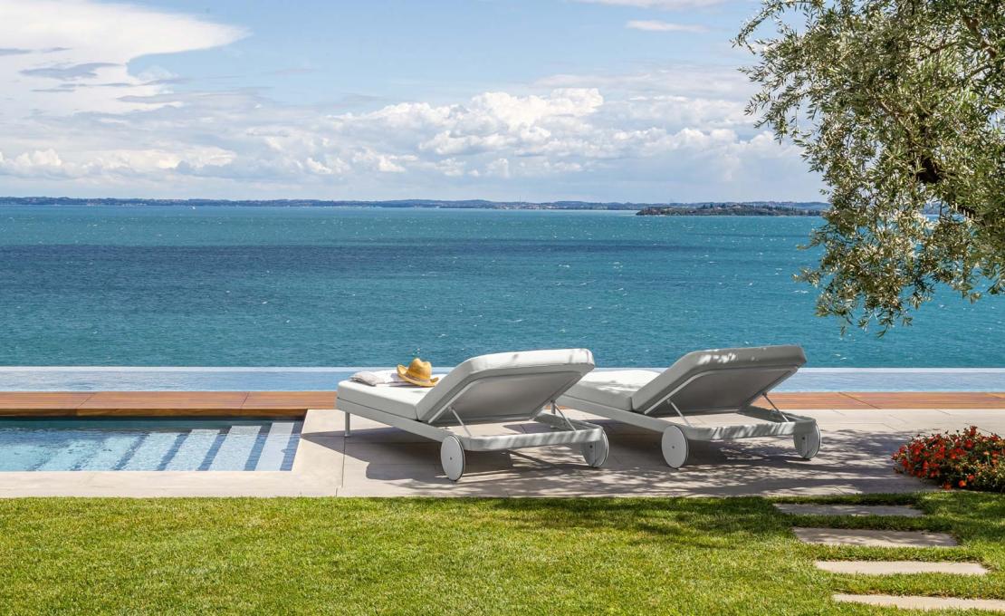 Шезлонг уличныйот фабрики Talenti модель SLAM SUN LOUNGER