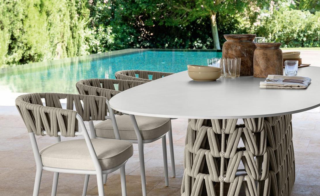 Уличный стол от фабрики Talenti модель SWIPE TABLE