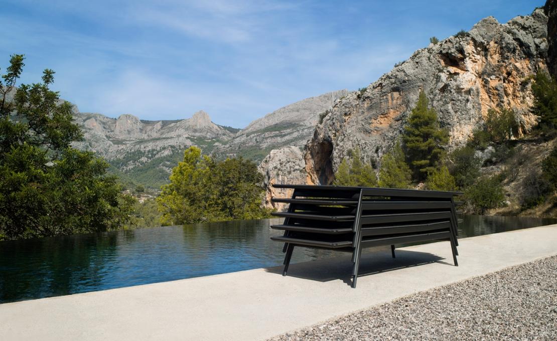 Шезлонг уличныйот фабрики Tribù модель 07640/BRANCHSUNLOUNGER