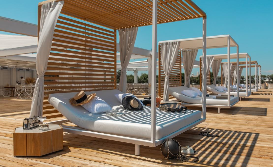 Уличная кушетка от фабрики Tribù модель PAVILIONDAYBED