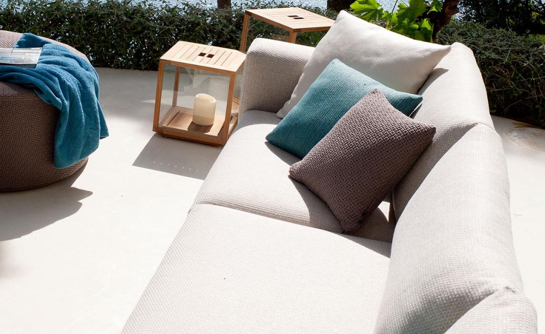 Уличный диван от фабрики Tribù модель NATALALU/SOFA